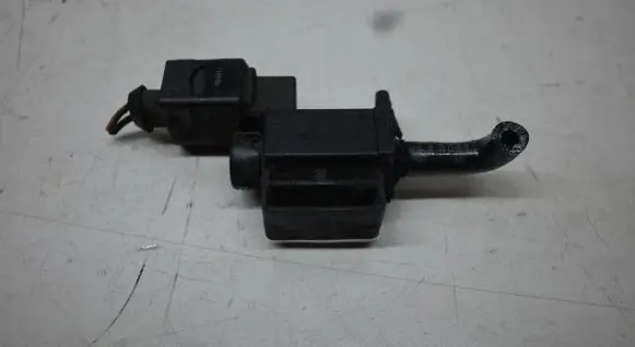 Audi A8 S8 D4 4H Turbo solenoid valve 037906283C