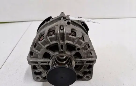 Renault Trafic III (X82) Generator/alternator 231001423R