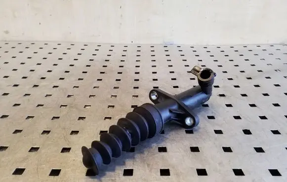 Clutch slave cylinder