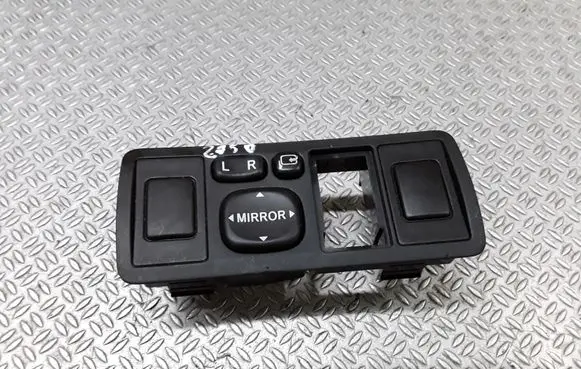 Toyota Avensis T250 Wing mirror switch