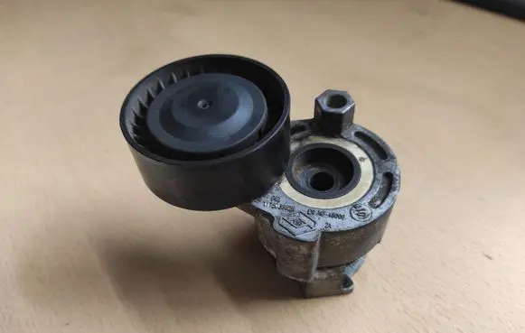 Dacia Duster Timing belt/chain tensioner 117503662R