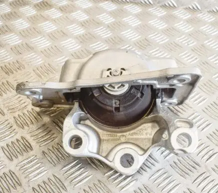 Volvo XC90 Engine mount bracket 31686886