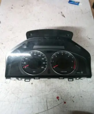 Volvo V70 Speedometer (instrument cluster) 31254540AA