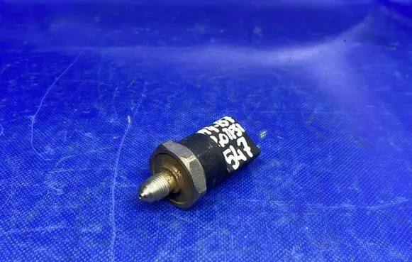 Audi A4 S4 B7 8E 8H Fuel pressure sensor 0261545008 06D906051A