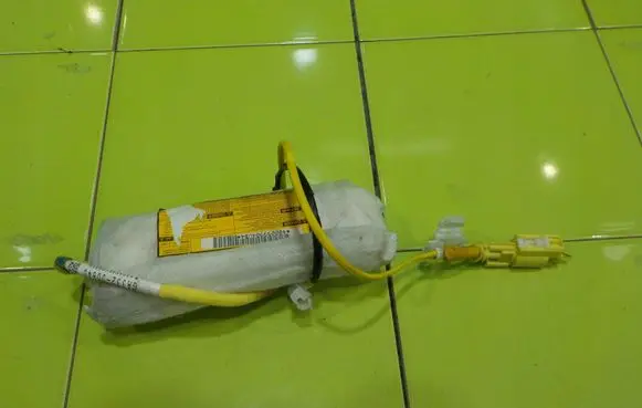 Toyota Prius (NHW20) Seat airbag PRZOD RP110