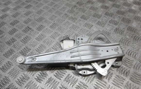 Toyota Avensis T250 Front door electric window regulator 0130822032