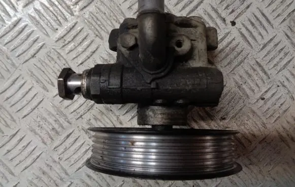 Volkswagen Caddy Power steering pump 2K0422154