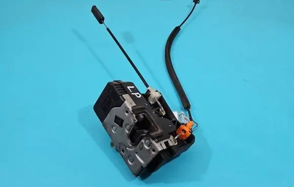 Opel Combo C Front door lock 13203899 IMPRK1485032