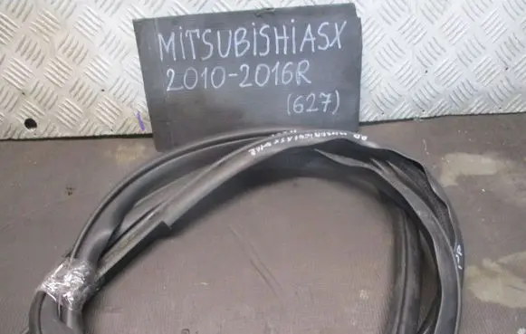Mitsubishi ASX Front door rubber seal 