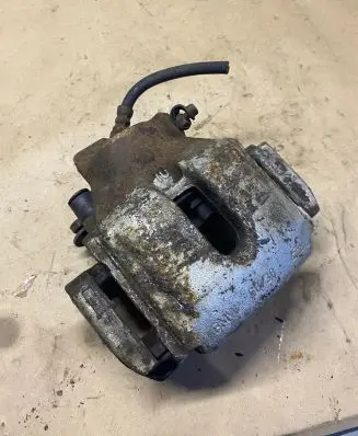 BMW 5 E39 Front brake caliper