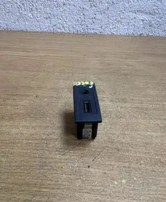 Mercedes-Benz Vito Viano W447 AUX in-socket connector A4478200087 F3308
