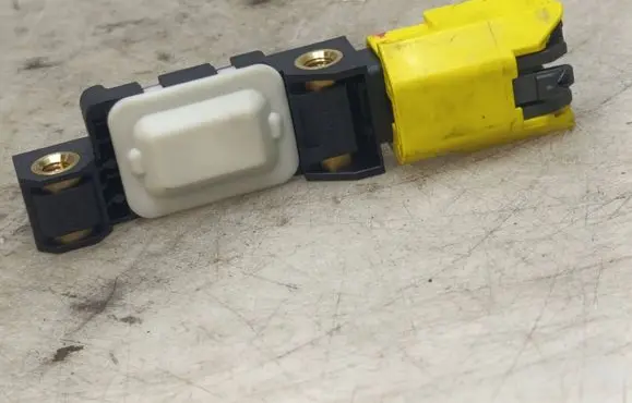 Volkswagen Touareg I Airbag deployment crash/impact sensor 7L0909606B 201998 031005
