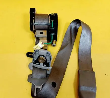 Mazda 626 Front seatbelt 33013420