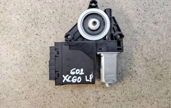 Volvo XC60 Front door window regulator motor 3167475526A 31674755 966268103