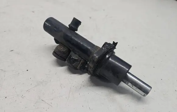 Master brake cylinder