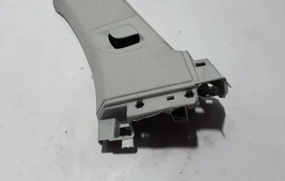 Volkswagen Touareg III (D)pillar trim (top) 760867288A