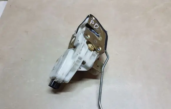 Mitsubishi Pajero Sport I Front door lock