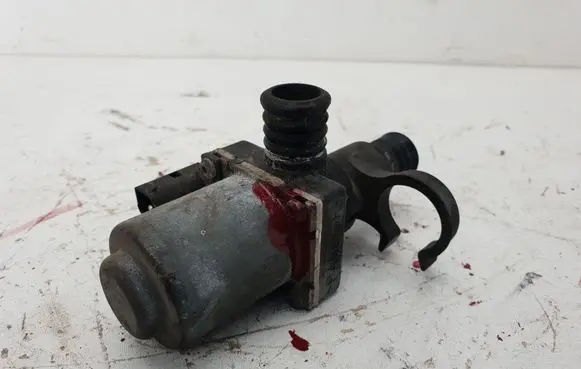 BMW 5 E34 Coolant heater control valve 8390813 1147412085