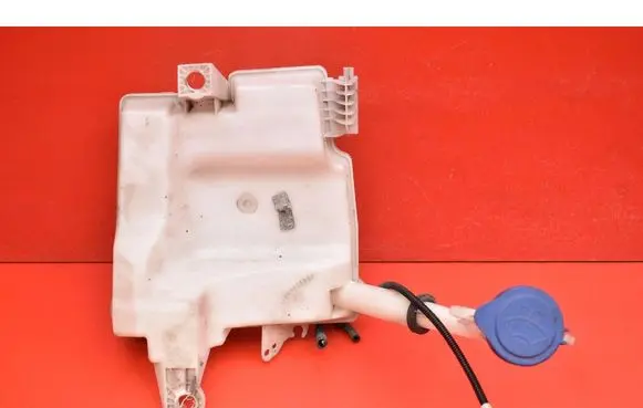 Ford Focus Windshield washer fluid reservoir/tank BV61-17B613-AC