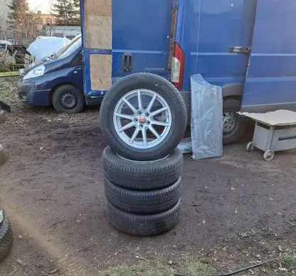 Jaguar E-Pace R17 alloy rim 