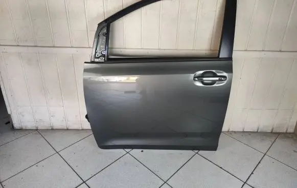Toyota Sienna XL30 III Front door