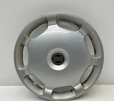 Volvo V70 R15 wheel hub/cap/trim 30639936 9157510