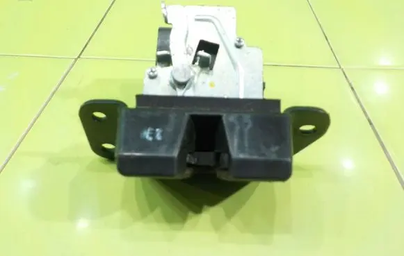 KIA Carens III Tailgate exterior lock 