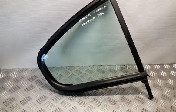 Skoda Octavia Mk2 (1Z) Rear side window 1Z5845210