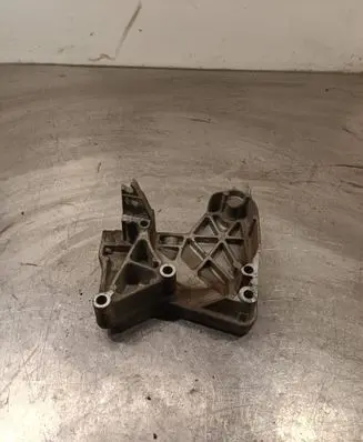 Renault Laguna III Engine mounting bracket 8200633258