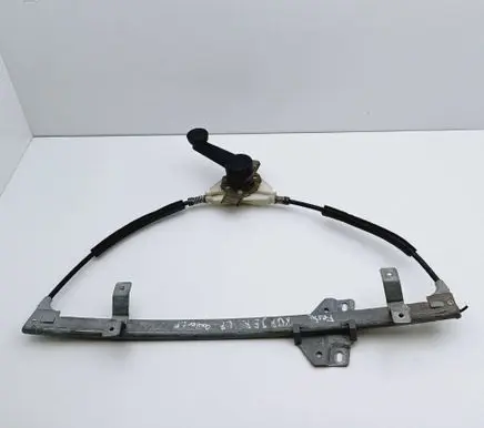 Chrysler PT Cruiser Front door manual window regulator 
