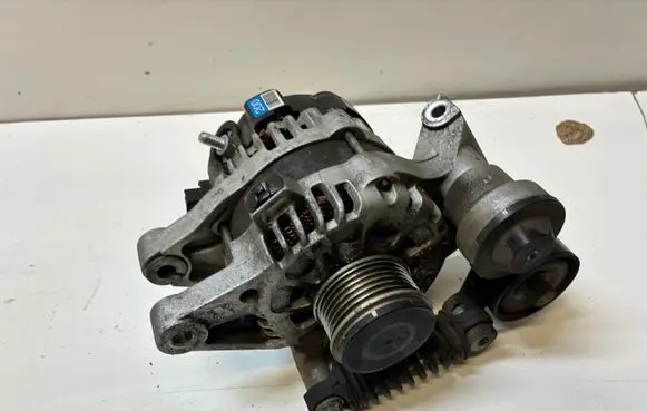 KIA Ceed Generator/alternator 373002U200