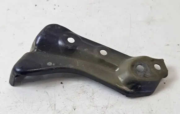 Honda CR-V Fender mounting bracket 