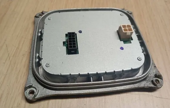 Peugeot 308 Xenon control unit/module 130732940400 10EEG122222