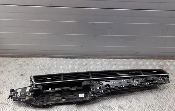 Audi Q7 4M Dash center air vent grill 4M1820902N