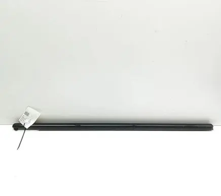 BMW 5 G60 G61 Front door glass trim molding 5B580B3