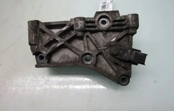 Renault Clio II Generator/alternator bracket 8200101