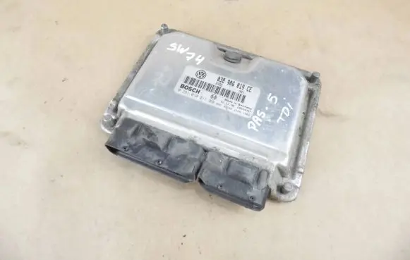Volkswagen PASSAT B5 Engine control unit/module 038906019CE 28SA4307 0281010217