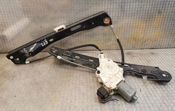 BMW 1 E81 E87 Front door window regulator with motor 7067796