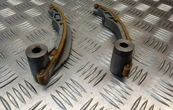 Mitsubishi Pajero Slide rail for timing chain 4M41