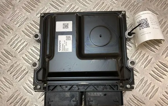 Volvo XC90 Engine control unit/module 32203481