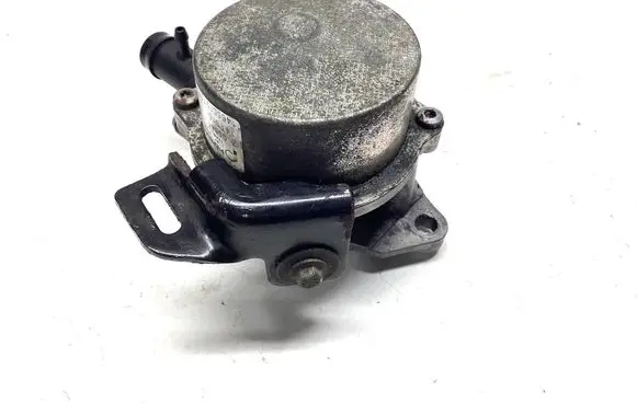 Nissan Qashqai Vacuum pump 146505272R