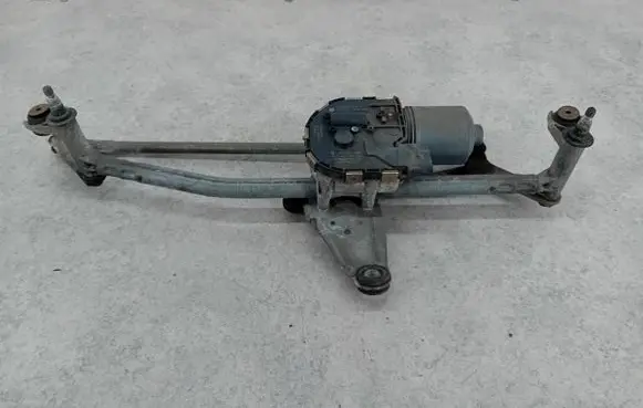 Volkswagen PASSAT B6 Front wiper linkage 