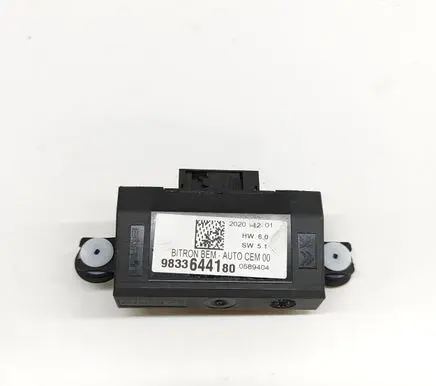 Peugeot 3008 II Door control unit/module 9833644180