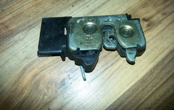Ford Mondeo MK I Tailgate/trunk/boot lock/catch/latch 93bbn43102ab