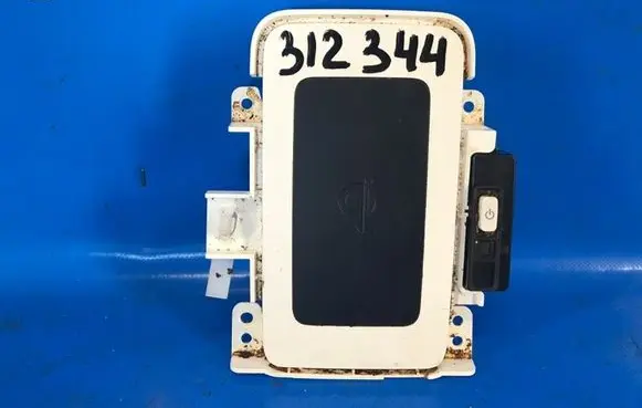 Toyota Prius xw60 Central body control module 861C047010A0