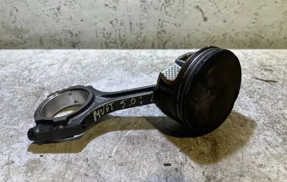 Ford Mustang VI Piston with connecting rod