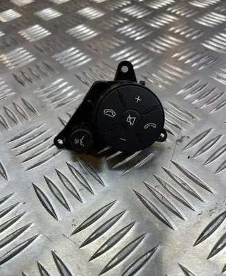 Mercedes-Benz E W212 Steering wheel buttons/switches A2048210051