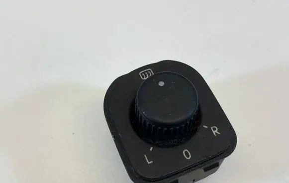 Wing mirror switch
