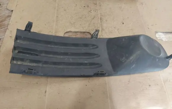 Volkswagen Transporter - Caravelle T5 Front bumper lower grill 7H0807489C