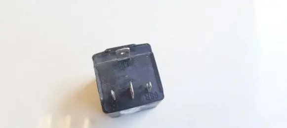 Volkswagen Golf III Other relay 3a0951307 3sb004885-04